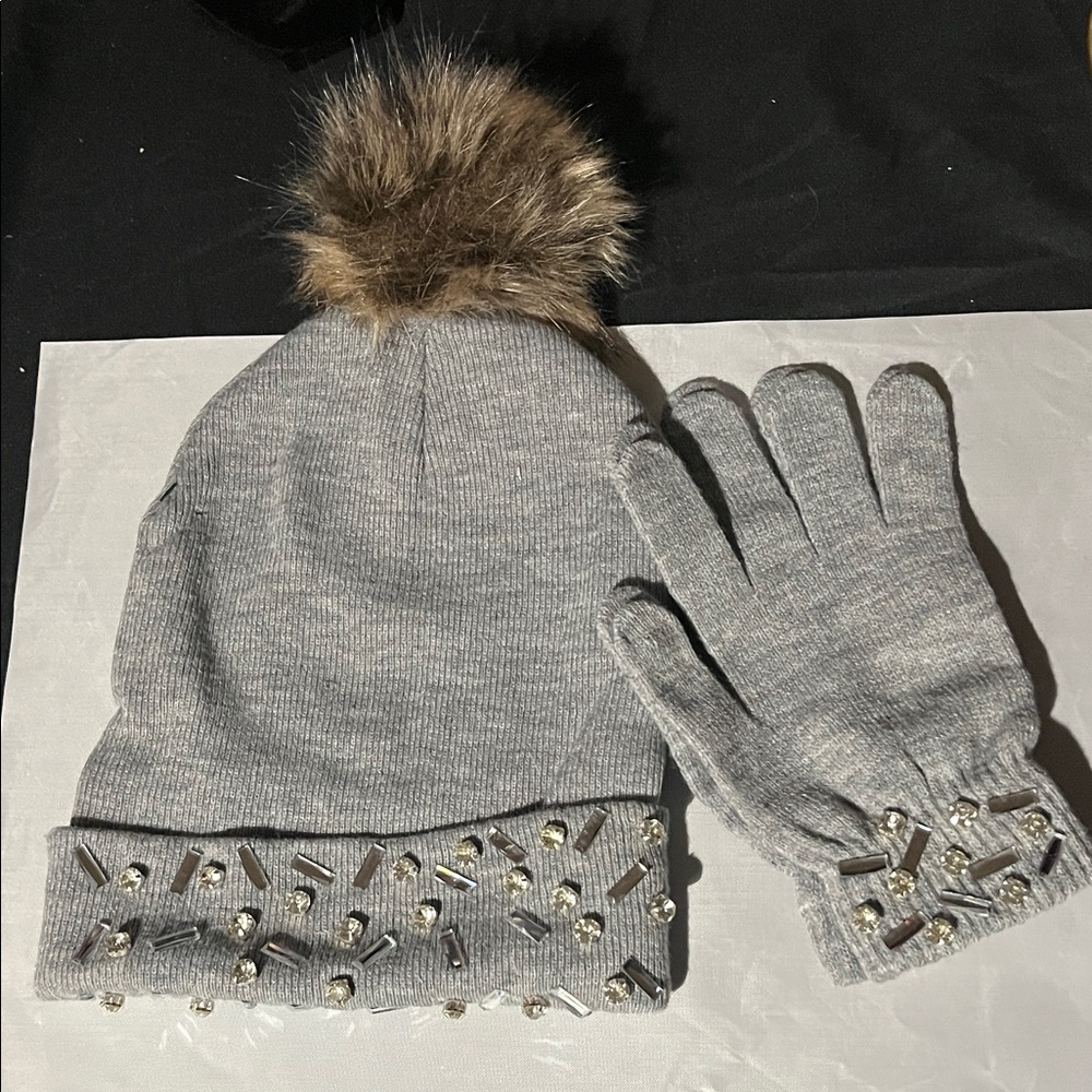 Gray Beaded Kids Hat and Gloves Set